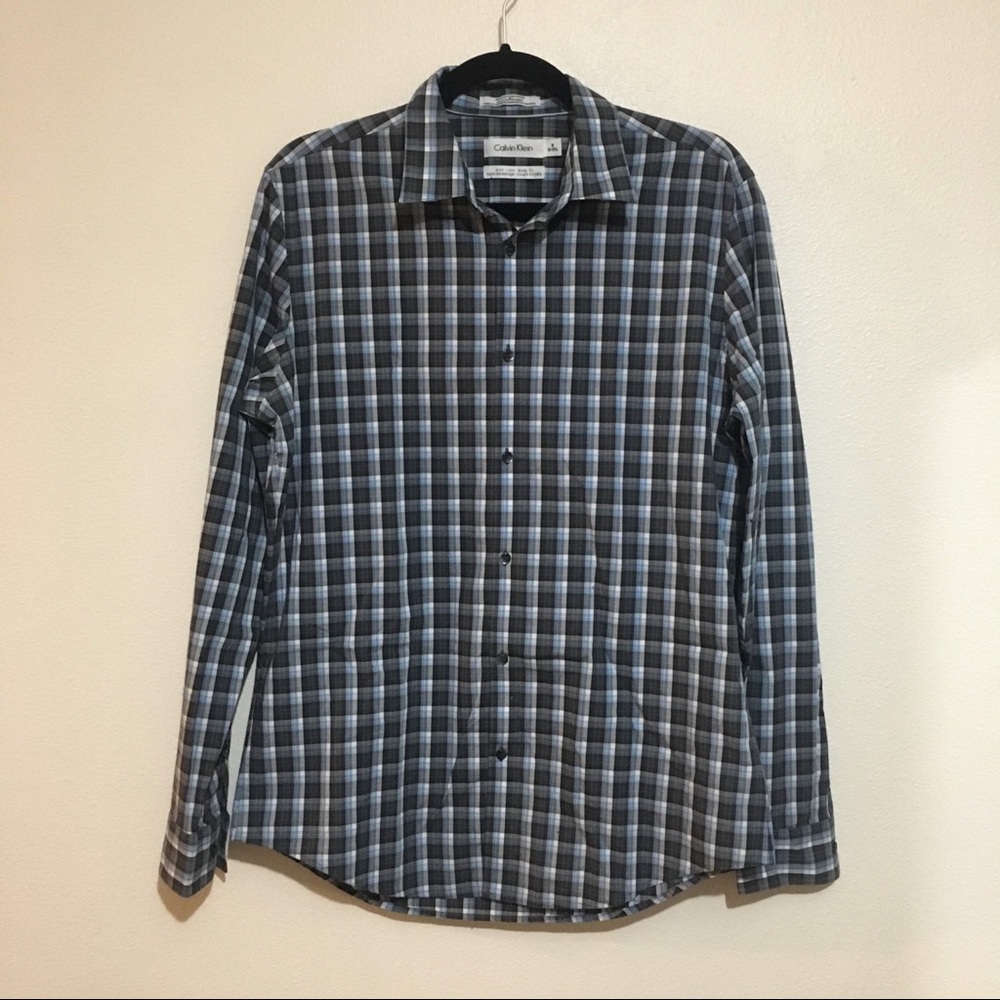 Calvin Klein Non Iron Body Fit Dress Shirt Medium